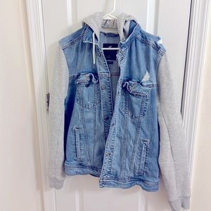 Hollister men’s hooded jean jacket size L